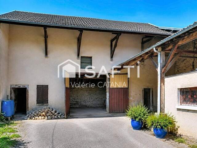 GILLONNAY  Ancien corps de ferme avec habitation, grange, dépendance — photo du bien