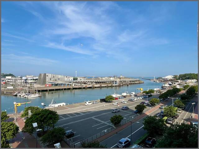Appartement lumineux avec balcon et vue mer — photo du bien