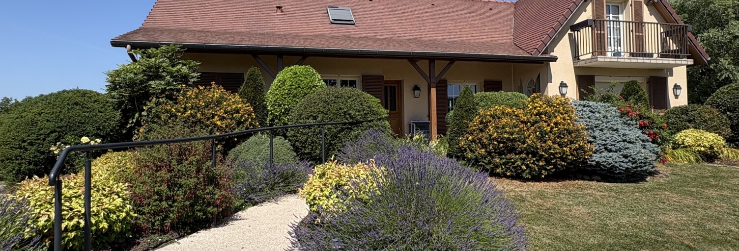 Maison 8 Pièces 191 m² à vendre à Simard (71330)