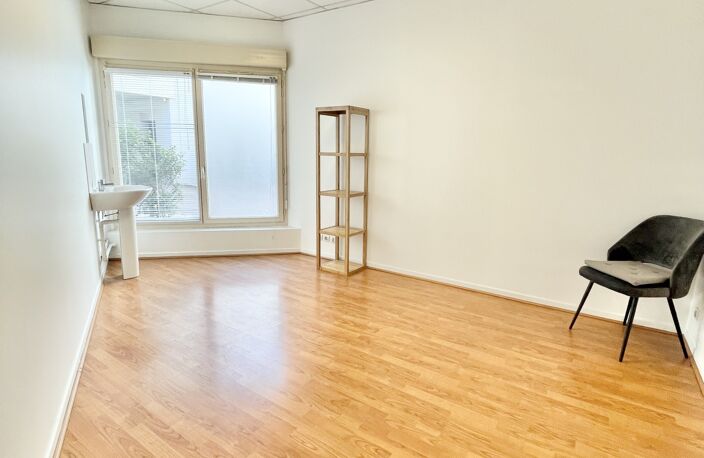 Vente Boutique/Local commercial 77 m&sup2; — photo 4