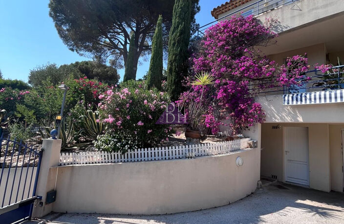 Vue mer pour ce 3 pièces en dernier étage avec vaste terrass — photo 4