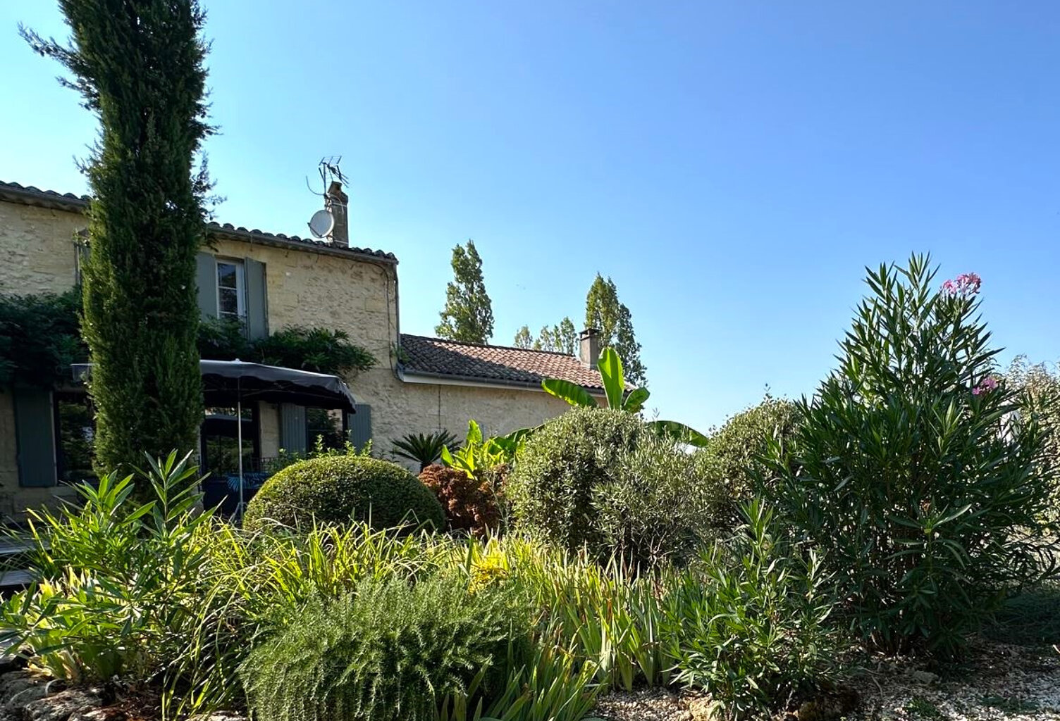 Maison de charme parfaitement rénovée, un bien singulier dan — photo 1