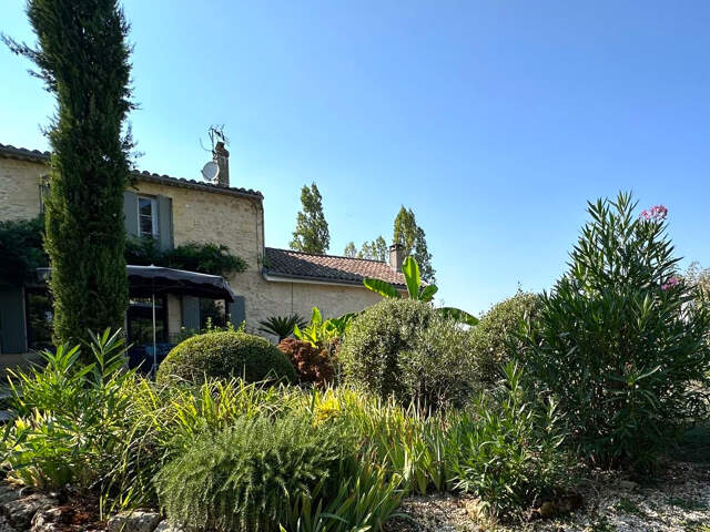 Maison de charme parfaitement rénovée, un bien singulier dan — photo du bien
