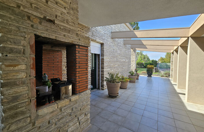 Belle villa d'architecte avec piscine et grand terrain arboré — photo 4
