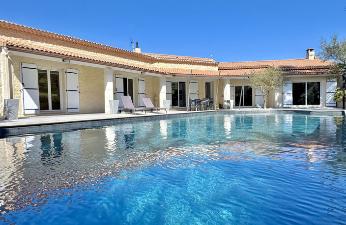 Villa de Type 6 avec piscine, terrain arboré, garage et Pool-house — photo 2
