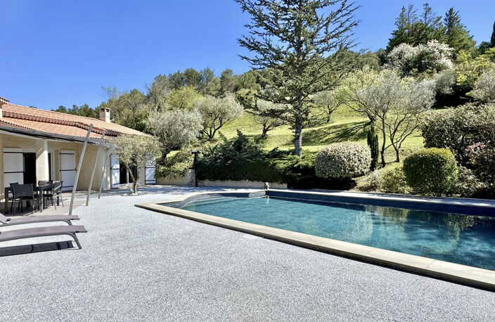 Villa de Type 6 avec piscine, terrain arboré, garage et Pool-house — photo 3