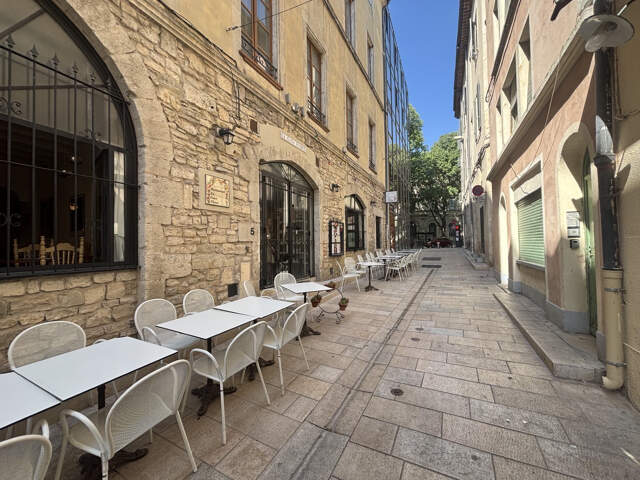 RESTAURANT AU COEUR DE NIMES PROCHE VICTOR HUGO — photo du bien