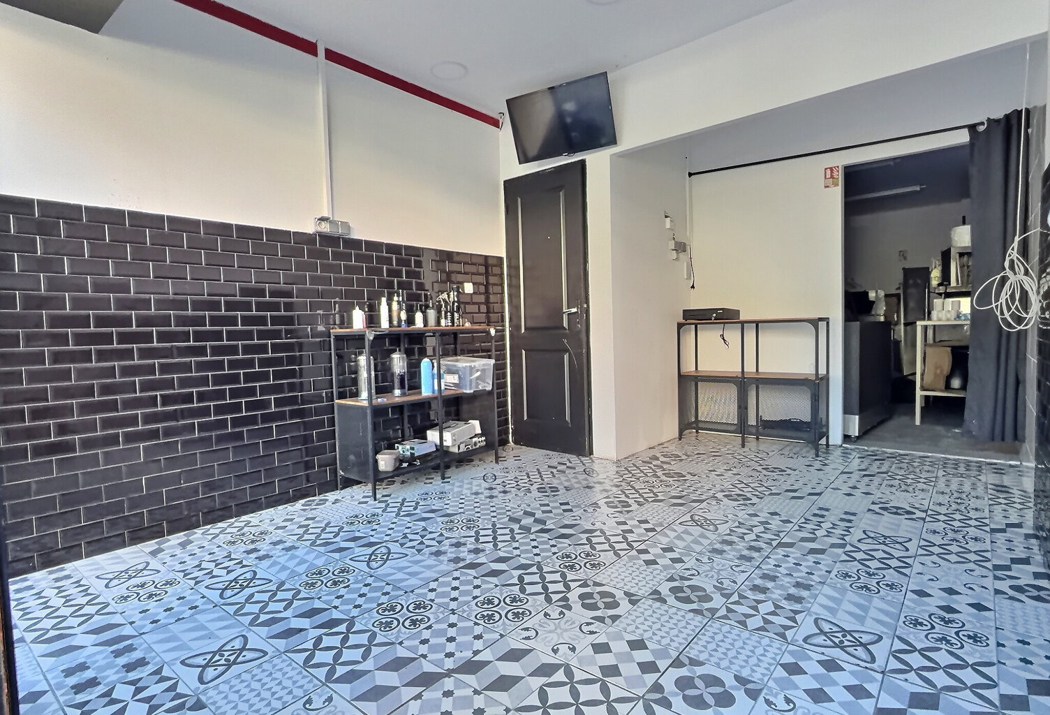 VENTE SAINT-RAPHAËL LOCAL COMMERCIAL DEUX PIECES — photo 1