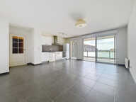 VENTE - SAINT RAPHAEL PROCHE CENTRE VILLE - APPARTEMENT 3 PIECES AVEC PARKING — photo 2