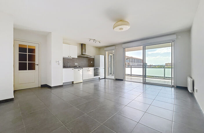 VENTE - SAINT RAPHAEL PROCHE CENTRE VILLE - APPARTEMENT 3 PIECES AVEC PARKING — photo 2