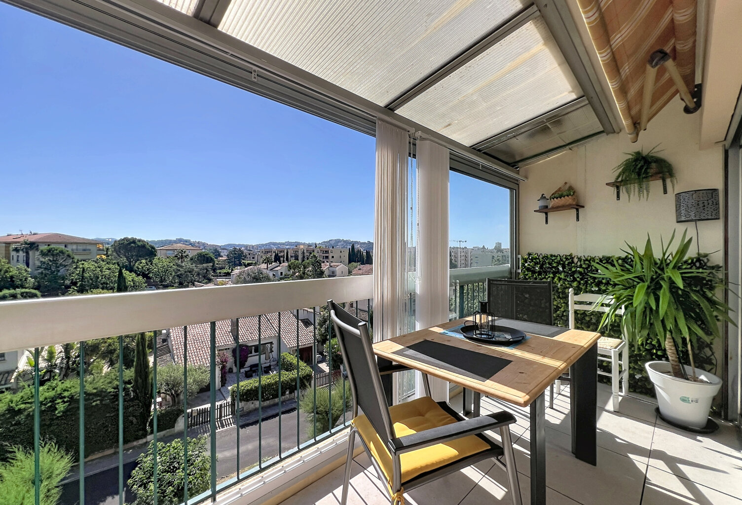 FREJUS VENTE APPARTEMENT 3 PIECES AVEC PARKING — photo 1