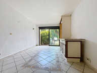 VENTE - FREJUS - PROCHE CENTRE - STUDIO DE 26M2 EN REZ DE CHAUSSEE AVEC PISCINE, PARKING ET CAVE — photo 3