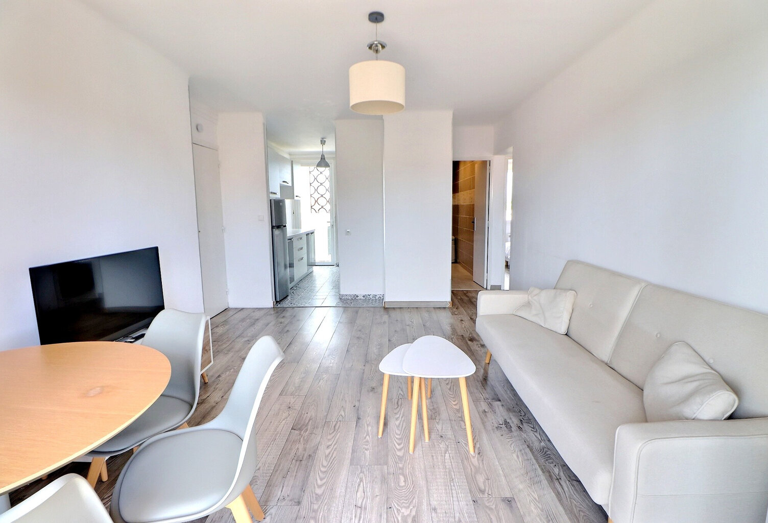 VENTE - SAINT-RAPHAËL - APPARTEMENT T3 AVEC TERRASSE ET CAVE — photo 1