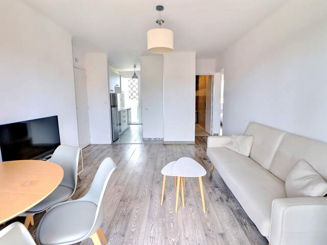 VENTE - SAINT-RAPHAËL - APPARTEMENT T3 AVEC TERRASSE ET CAVE — photo du bien