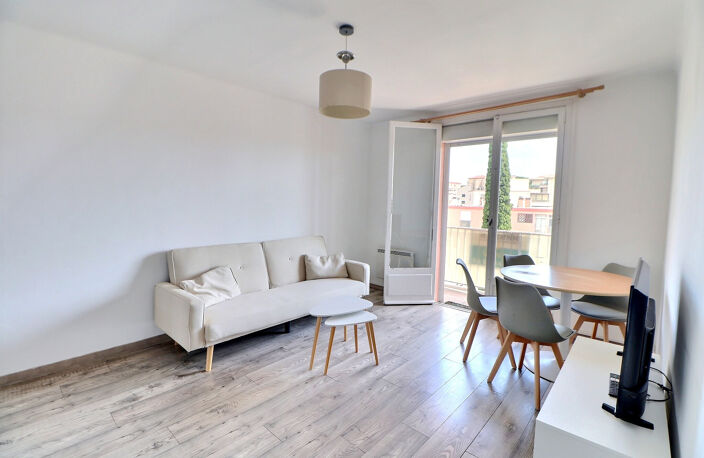 VENTE - SAINT-RAPHAËL - APPARTEMENT T3 AVEC TERRASSE ET CAVE — photo 2