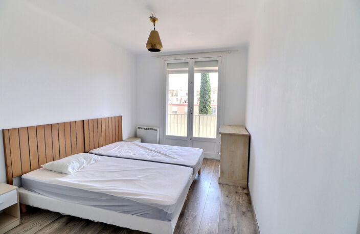 VENTE - SAINT-RAPHAËL - APPARTEMENT T3 AVEC TERRASSE ET CAVE — photo 5
