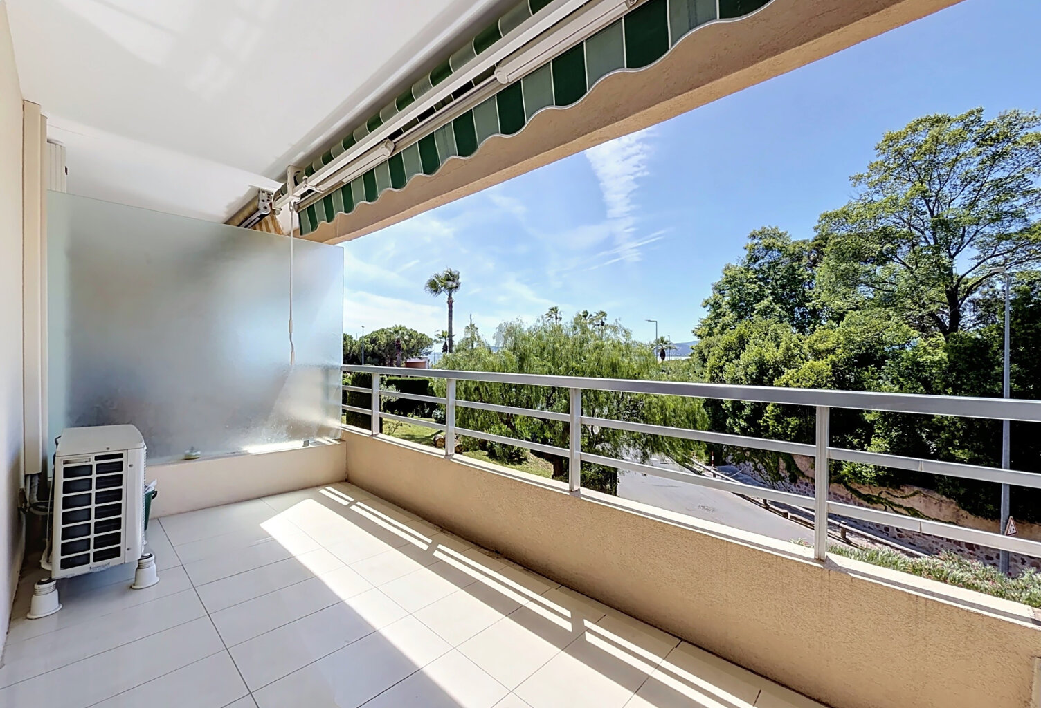 VENTE EN EXCLUSIVITE - SAINT-RAPHAËL - SANTA LUCIA - STUDIO AVEC PARKING ET CAVE. — photo 1