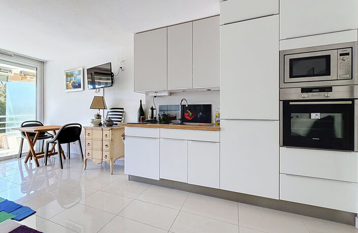 VENTE EN EXCLUSIVITE - SAINT-RAPHAËL - SANTA LUCIA - STUDIO AVEC PARKING ET CAVE. — photo 4