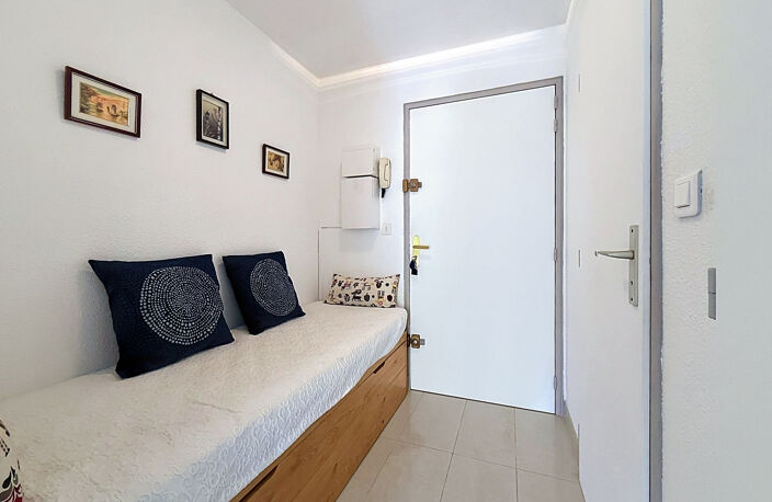 VENTE EN EXCLUSIVITE - SAINT-RAPHAËL - SANTA LUCIA - STUDIO AVEC PARKING ET CAVE. — photo 5