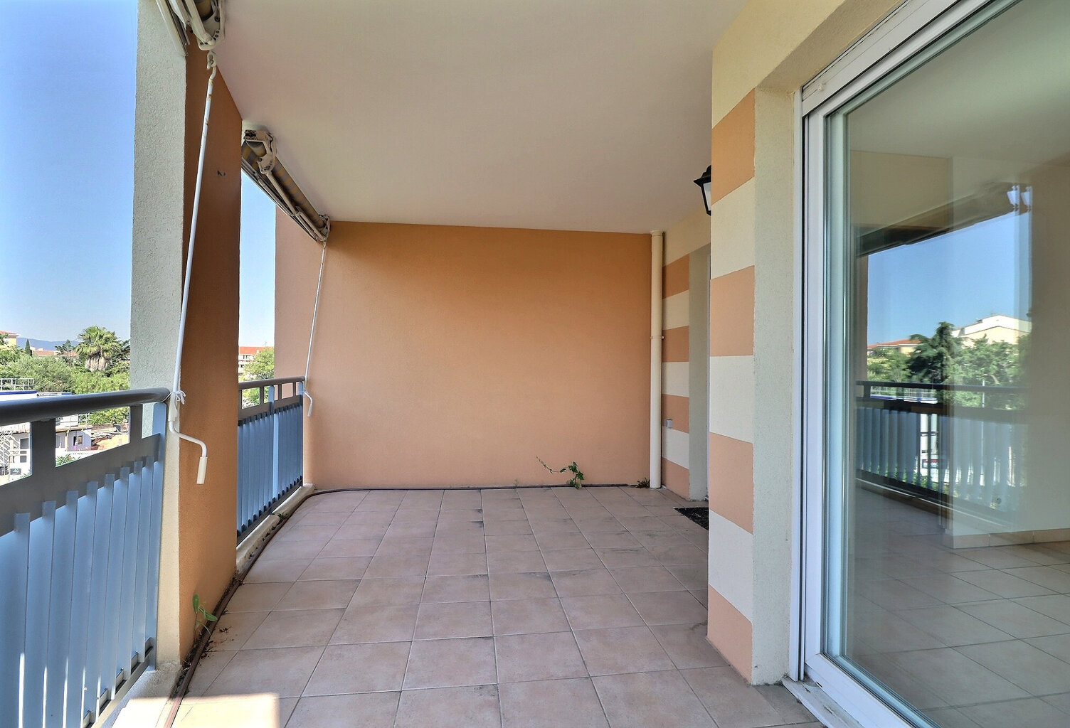 VENTE - FREJUS - APPARTEMENT 4 PIECES DE 83M2 — photo 1