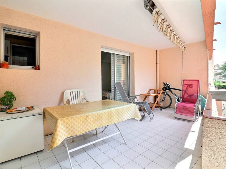 VENTE EN EXCLUSIVITE - FREJUS PLAGE - APPARTEMENT 2 PIECES AVEC TERRASSE ET PARKING LIBRE — photo 1