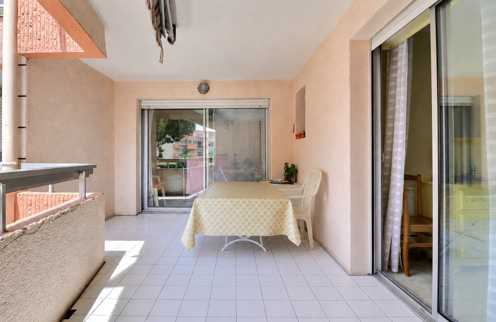 VENTE EN EXCLUSIVITE - FREJUS PLAGE - APPARTEMENT 2 PIECES AVEC TERRASSE ET PARKING LIBRE — photo 2