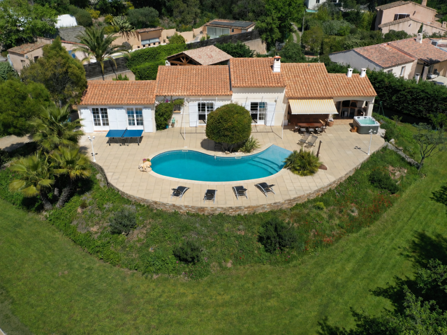 VENTE EN EXCLUSIVITE - PUGET-SUR-ARGENS - VILLA DE PLAIN PIED AVEC 2000M2 DE TERRAIN ET PISCINE — photo du bien