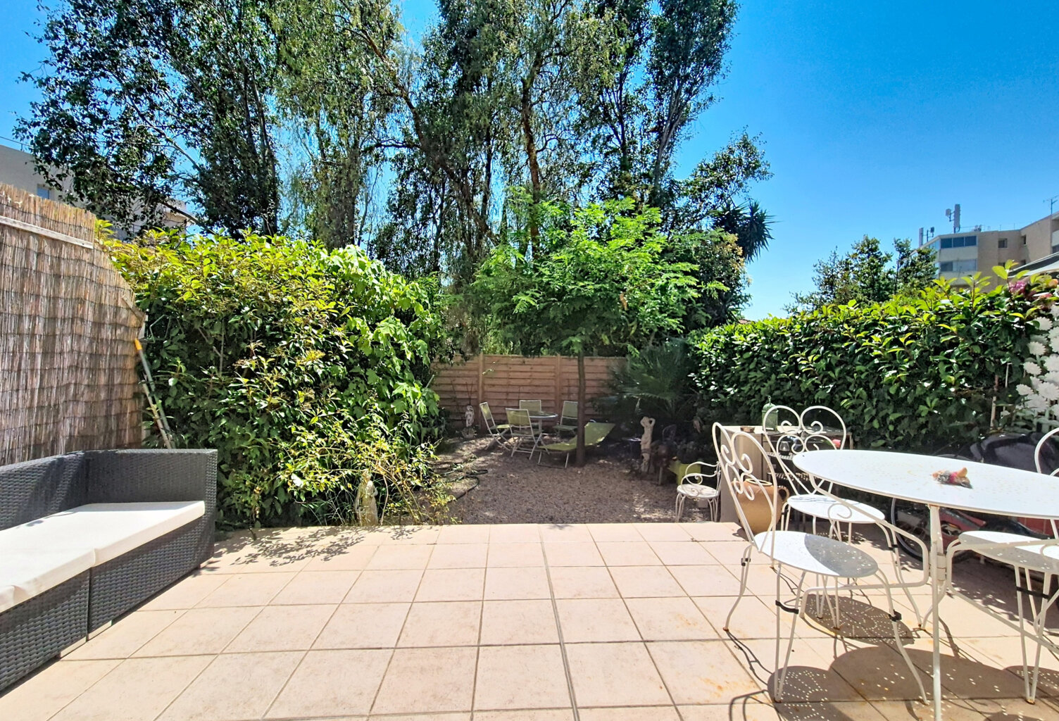VENTE - FREJUS PLAGE - Magnifique appartement 2 pièces 54m2 en rez-de-jardin avec parking — photo 1