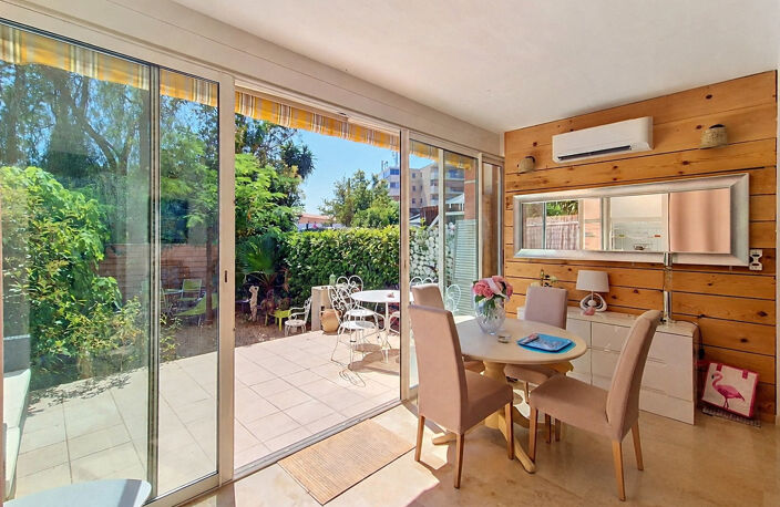 VENTE - FREJUS PLAGE - Magnifique appartement 2 pièces 54m2 en rez-de-jardin avec parking — photo 2