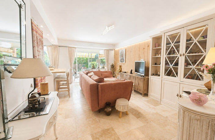 VENTE - FREJUS PLAGE - Magnifique appartement 2 pièces 54m2 en rez-de-jardin avec parking — photo 3