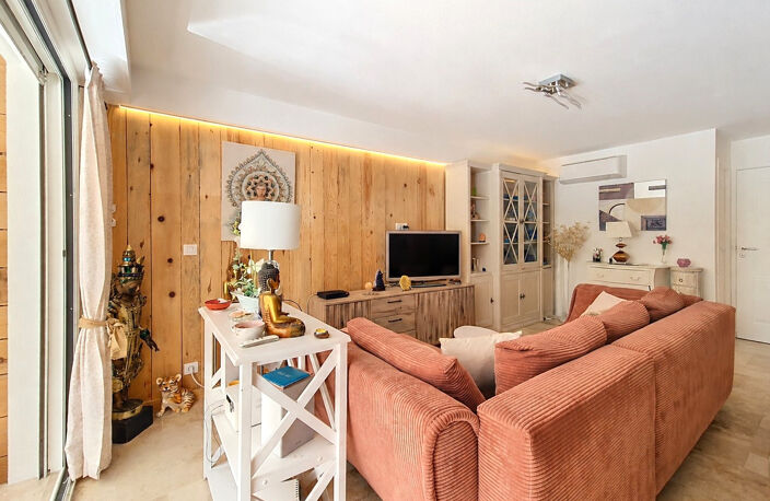 VENTE - FREJUS PLAGE - Magnifique appartement 2 pièces 54m2 en rez-de-jardin avec parking — photo 4