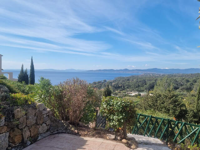 LOCATION A L'ANNEE 2 PIECES BOULOURIS — photo du bien