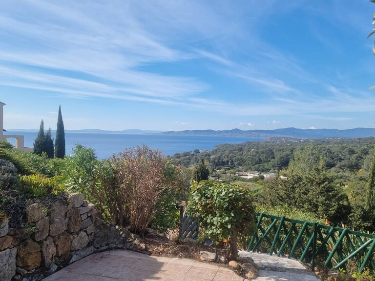 LOCATION A L'ANNEE 2 PIECES BOULOURIS — photo 1