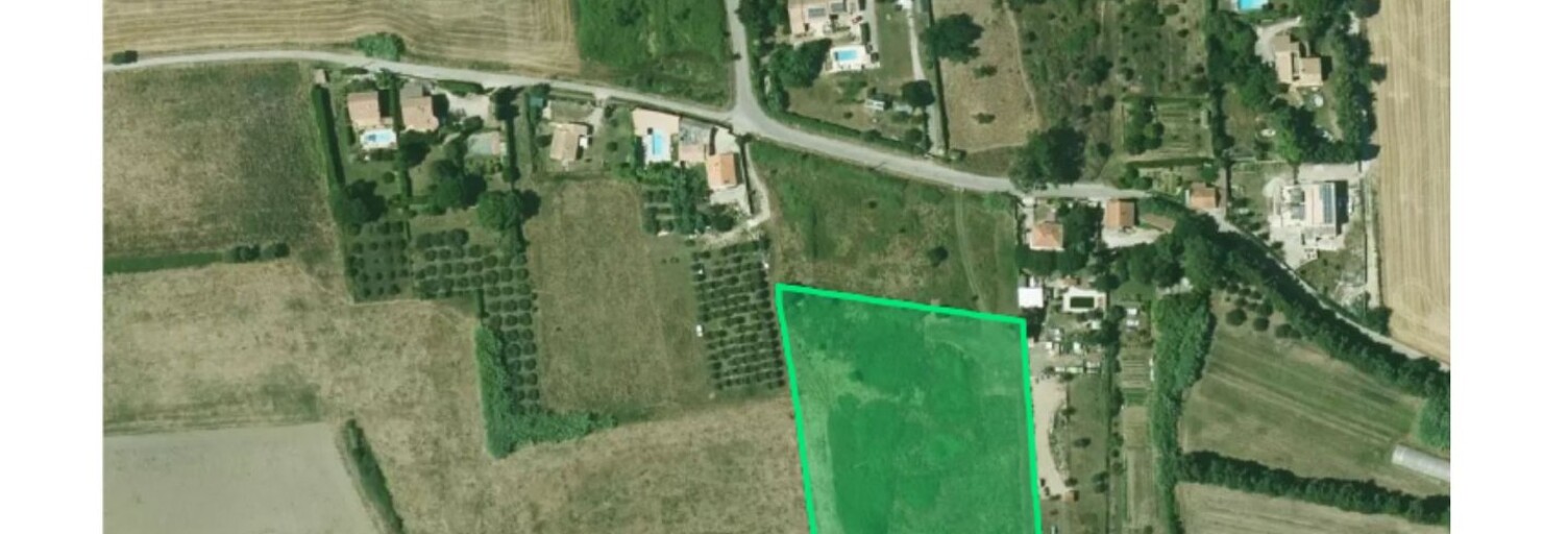 Terrain  9775 m² à vendre à Nîmes (30000)