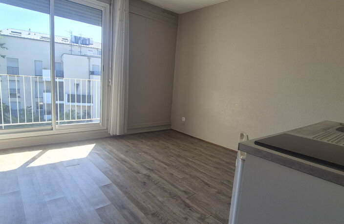 TOULOUSE   AVENUE JULES JULIEN   STUDIO AVEC TERRASSE ET PARKING — photo 3