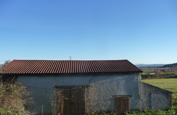 7 MN SUD MONTBRISON FERME SUR PUS DE 6 HECTARES — photo 5