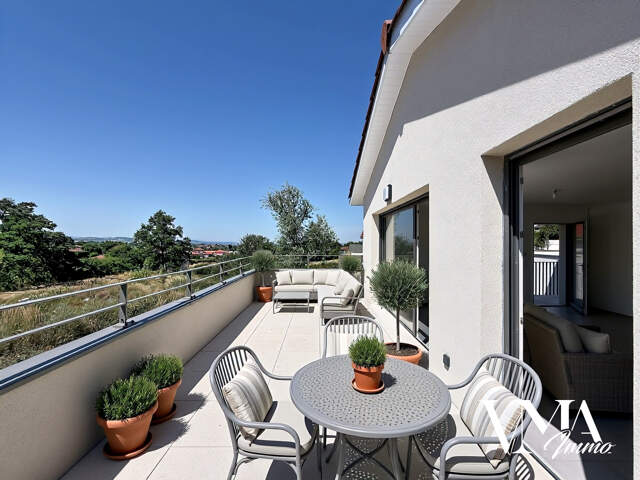 La Tour-de-Salvagny centre  Appartement T4 de 80 m2 avec ter — photo du bien