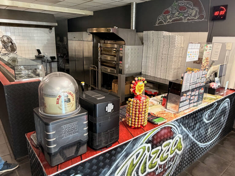 PIZZERIA À VENDRE   LE MAS DAVEZIEUX — photo 1