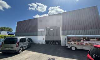 Commerce  450 m² à louer à Vaulx-en-Velin (69120)
