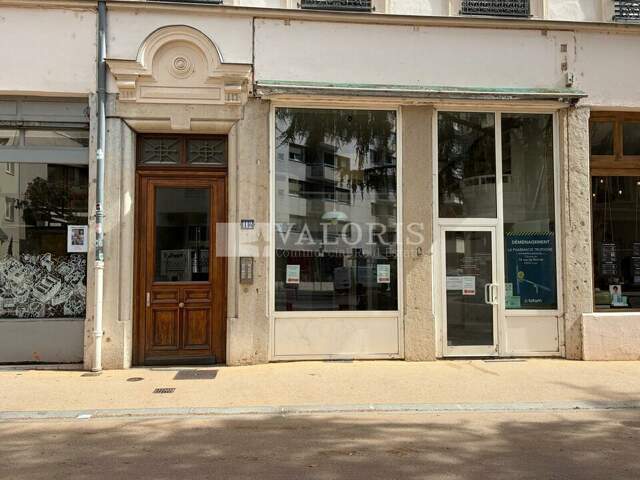 LOCAL COMMERCIAL à LOUER — photo du bien