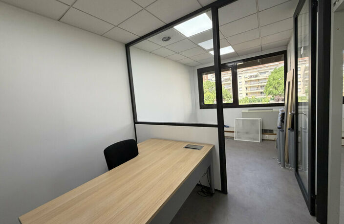 BUREAUX à LOUER — photo 3