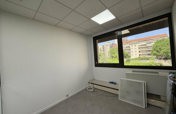BUREAUX à LOUER — photo 4
