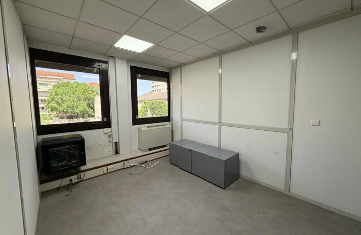 BUREAUX à LOUER — photo 5