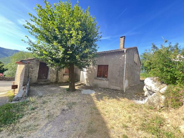 Maison de village individuelle à rénover — photo du bien