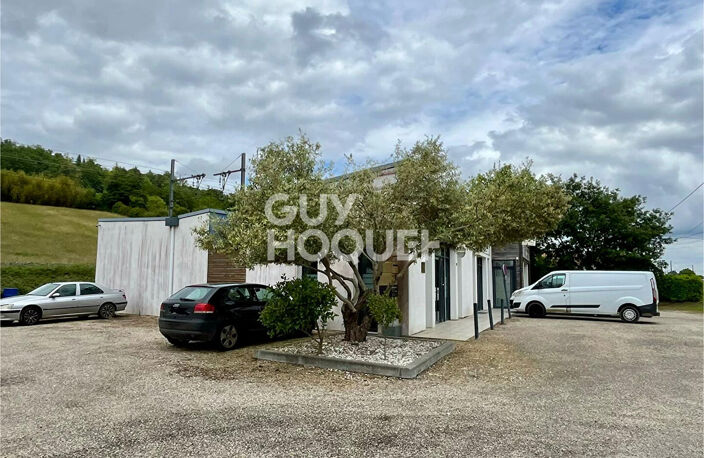 Local commercial avec parking au bord d'un axe passant — photo 3