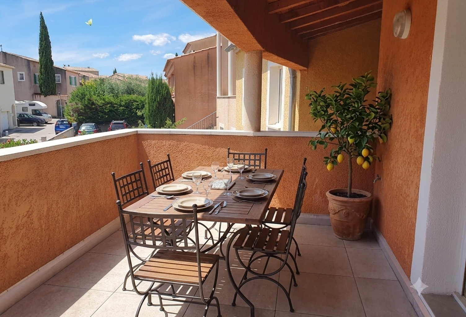UZES : APPARTEMENT P5 DERNIER ETAGE AVEC TERRASSE ET PARKING — photo 1