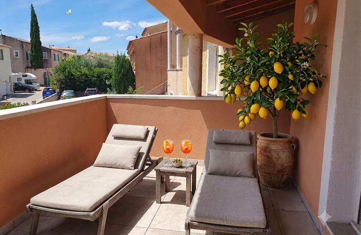 UZES : APPARTEMENT P5 DERNIER ETAGE AVEC TERRASSE ET PARKING — photo 2