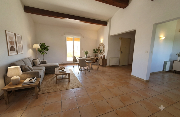 UZES : APPARTEMENT P5 DERNIER ETAGE AVEC TERRASSE ET PARKING — photo 3