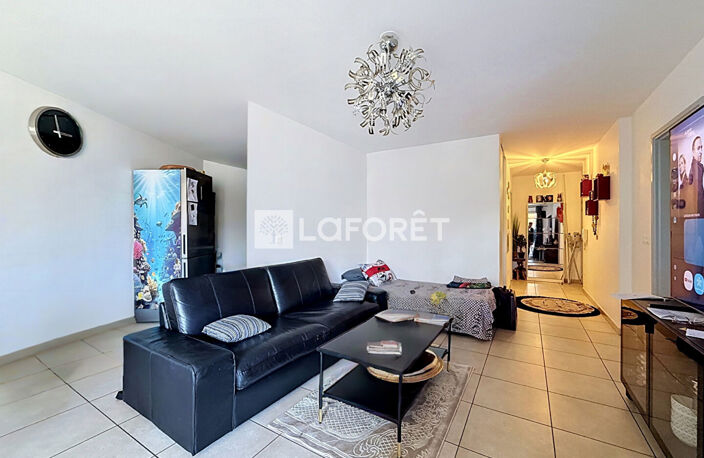 Appartement-T4-Marseille-8e-Terrasses-Vue-Dégagée-Traversant — photo 3
