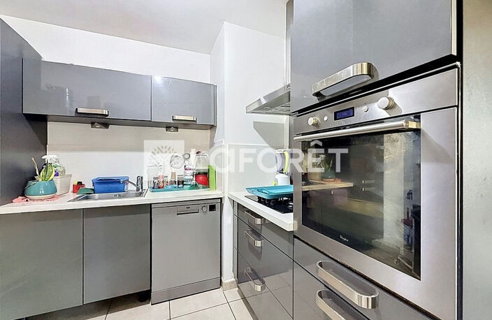 Appartement-T4-Marseille-8e-Terrasses-Vue-Dégagée-Traversant — photo 4